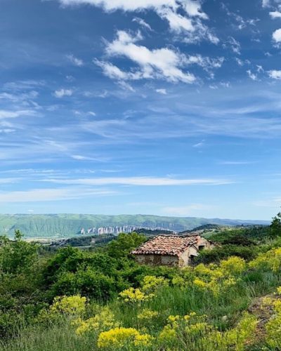 Paysage les mées Vue du haut de Chabannes sur les Pénitents des Méés